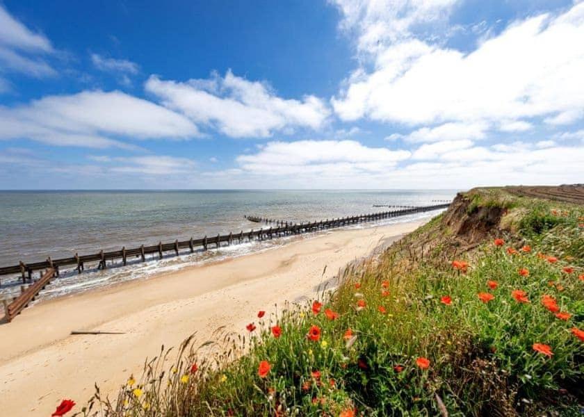 The Winchester Luxury Pet Friendly Caravan On Broadland Sands Holiday Park Between Lowestoft And Great Yarmouth Hotel Corton  Exterior photo