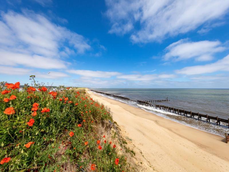 The Winchester Luxury Pet Friendly Caravan On Broadland Sands Holiday Park Between Lowestoft And Great Yarmouth Hotel Corton  Exterior photo