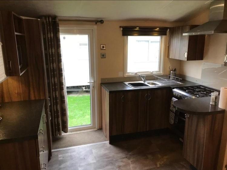 The Winchester Luxury Pet Friendly Caravan On Broadland Sands Holiday Park Between Lowestoft And Great Yarmouth Hotel Corton  Exterior photo