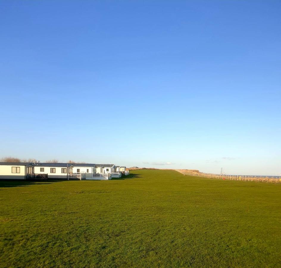 The Winchester Luxury Pet Friendly Caravan On Broadland Sands Holiday Park Between Lowestoft And Great Yarmouth Hotel Corton  Exterior photo