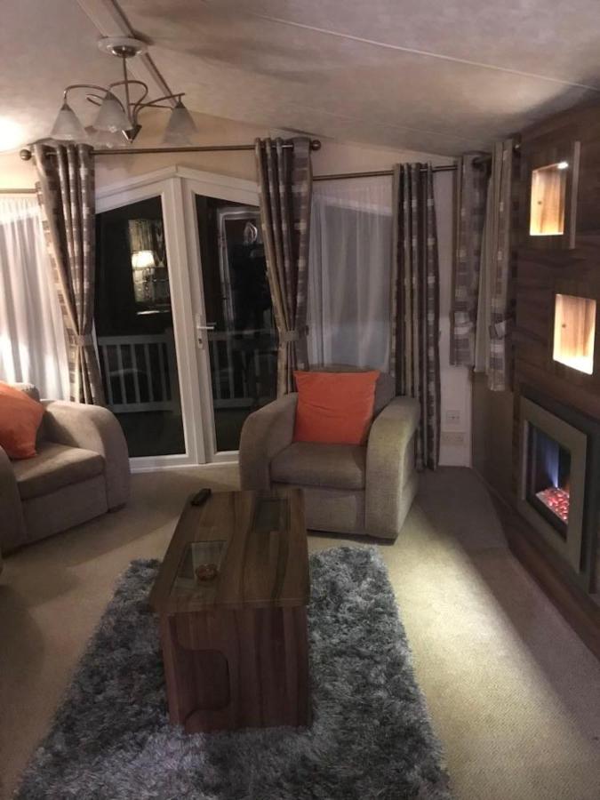 The Winchester Luxury Pet Friendly Caravan On Broadland Sands Holiday Park Between Lowestoft And Great Yarmouth Hotel Corton  Exterior photo