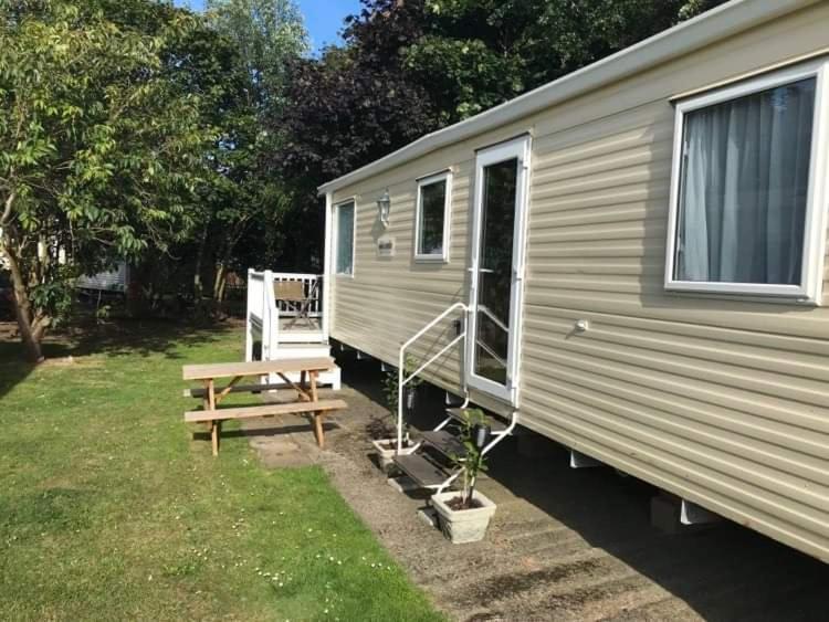 The Winchester Luxury Pet Friendly Caravan On Broadland Sands Holiday Park Between Lowestoft And Great Yarmouth Hotel Corton  Exterior photo