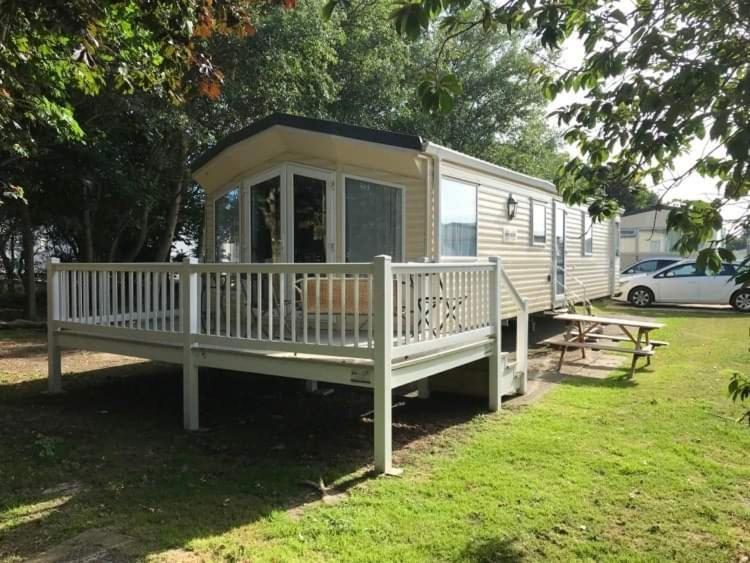 The Winchester Luxury Pet Friendly Caravan On Broadland Sands Holiday Park Between Lowestoft And Great Yarmouth Hotel Corton  Exterior photo